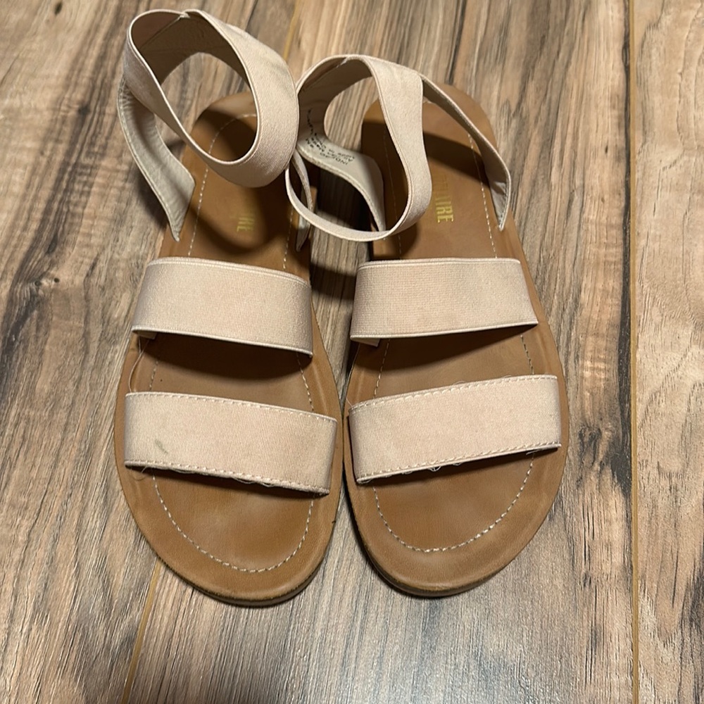 Cushionaire sandals